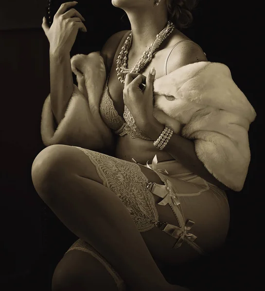 Mujer Ropa Interior Piel Perlas — Foto de Stock