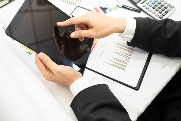 Aziatische Accountant Werken Analyseren Van Financiële Verslagen Project Accounting Met — Stockfoto