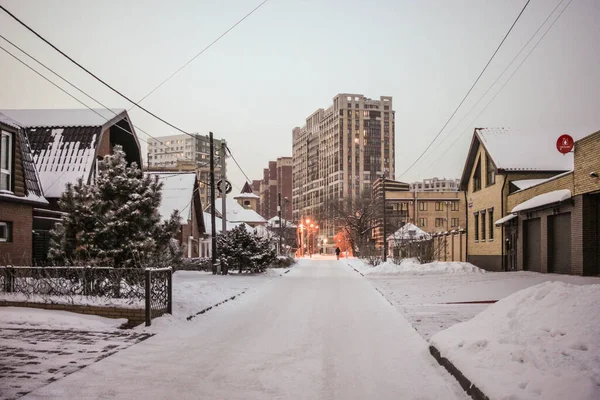 Man Walks Winter City — Stock Photo, Image
