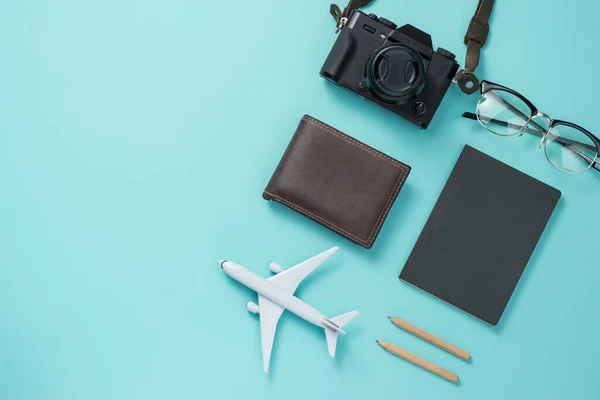 Summer Traveling Concept Vacation Accessories Blue Background — Stock Photo, Image