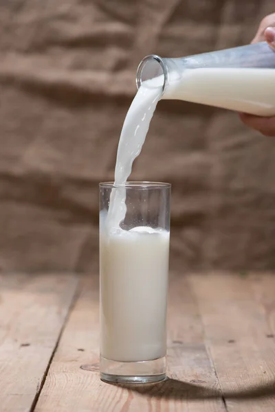 Mleko Obraz Mleka Wpadającego Szkło — Zdjęcie stockowe