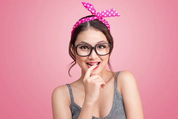 Fashion Portrait Asian Girl Sunglasses Standing Pink Background — Stock Photo, Image