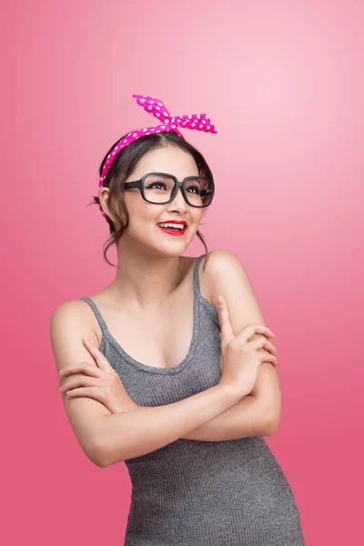 Mode Portret Van Aziatisch Meisje Met Zonnebril Permanent Roze Achtergrond — Stockfoto