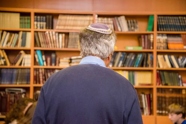 에등에 실감개를 책꽂이를 유대인 — 스톡 사진