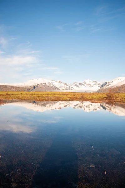 Vertical Crop Icelandic Mountain Range Beautiful Snowcapped Mountains — Stok fotoğraf