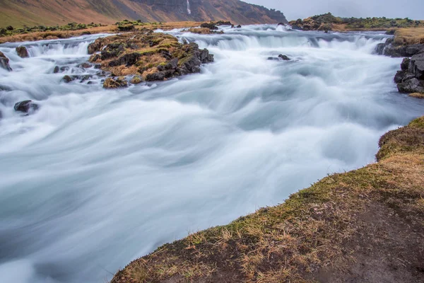 Mini Cascate Nel Paesaggio Lunga Esposizione Islanda — Foto Stock