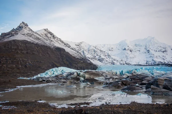 Bright Blue Icelandic Glacier Layers Glacier Volcanic Ash Snow Melted — 图库照片