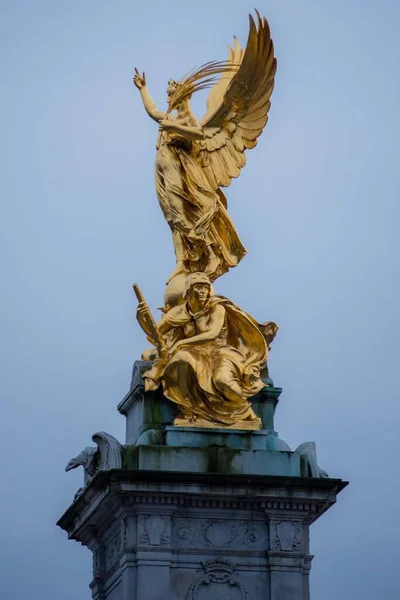 Victoria Memorial Incluindo Unicórnio Estátua Leão Fora Palácio Buckingham Londres — Fotografia de Stock