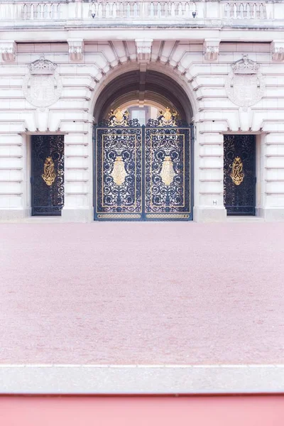 Las Puertas Del Palacio Buckingham Hermosa Arquitectura Real —  Fotos de Stock