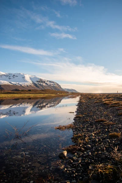 Vertical Crop Icelandic Mountain Range Beautiful Snowcapped Mountains — Fotografia de Stock