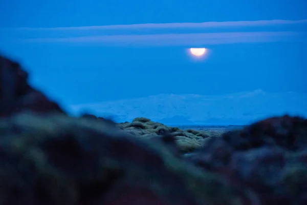 Πανσέληνος Ανατέλλει Πάνω Από Παγετώνα Στην Ισλανδία — Φωτογραφία Αρχείου