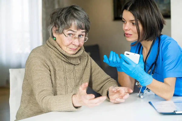 Grandmother Years Old Does Understand How Communicate Doctor — Stock Photo, Image