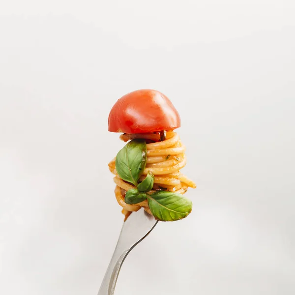 Sabrosos Espaguetis Envueltos Alrededor Tenedor Concepto Foto Hermosa Alta Calidad — Foto de Stock