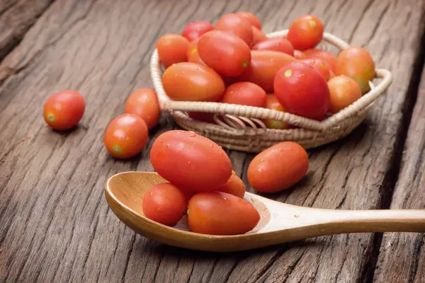 Close View Fresh Ripe Organic Tomatoes — Stock Photo, Image
