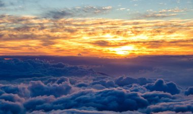 Arka plan için güzel dramatik gün batımı manzarası