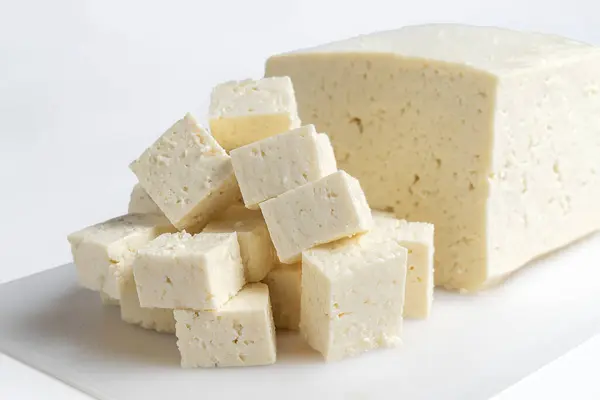 Weißer Käse Isoliert Auf Weißem Hintergrund — Stockfoto