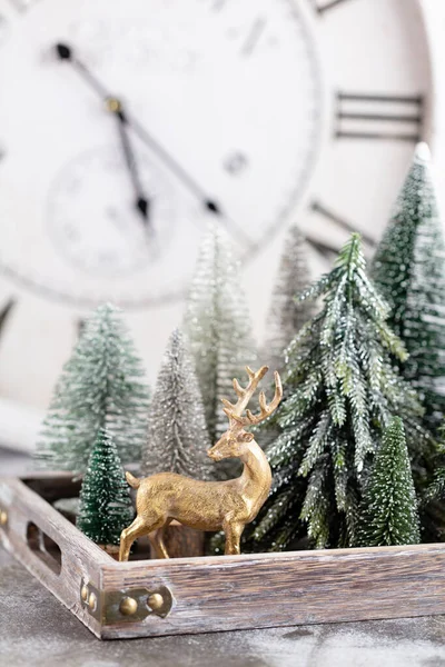 Boże Narodzenie Zegar Zimowych Dekoracji Koncepcja Szczęśliwego Nowego Roku — Zdjęcie stockowe