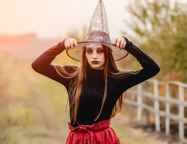Πορτρέτο Της Έφηβης Καπέλο Μάγισσας — Φωτογραφία Αρχείου