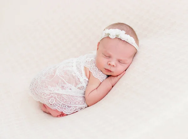 Bayi Yang Baru Lahir Yang Cantik Sedang Tidur — Stok Foto