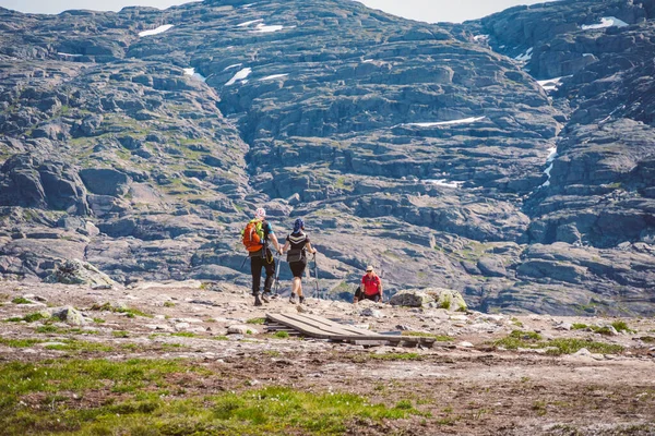 Июля 2019 Года Туристический Маршрут Норвегии Тролльтунге Туристы Отправляются Поход — стоковое фото