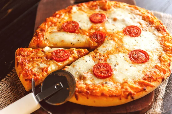 Pizza Casera Caliente Pepperoni Lista Para Comer — Foto de Stock