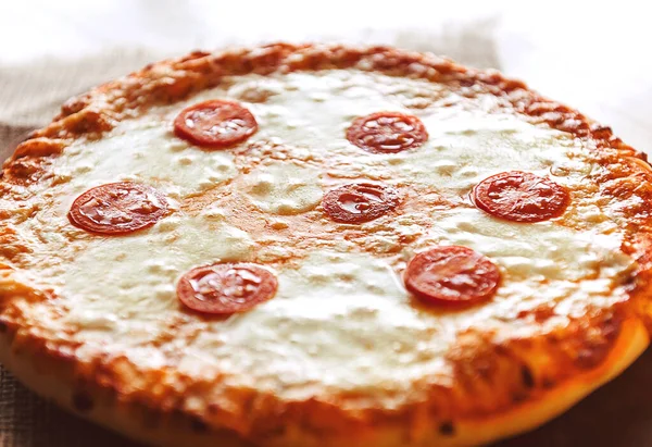 Pizza Pepperoni Maison Chaude Prête Manger — Photo