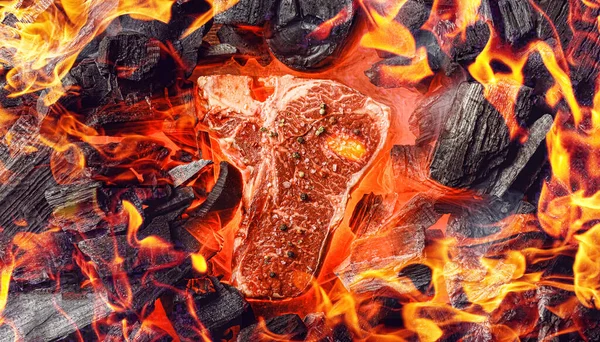 Raw Marbled Beef Steak Coals Smoke — Stock Photo, Image