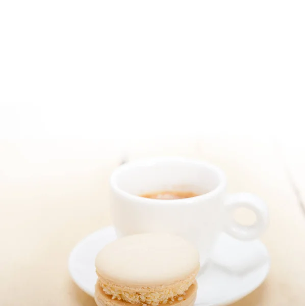 Bunte Makronen Mit Espresso Kaffee — Stockfoto