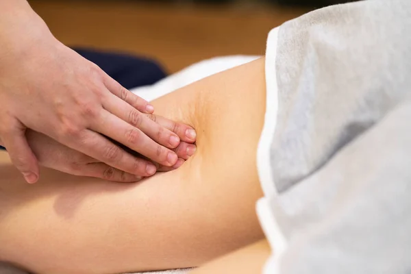 Massagem Médica Perna Centro Fisioterapia — Fotografia de Stock