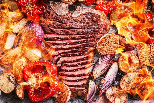 Sliced Juicy Fresh Medium Rare Steak — Stock Photo, Image