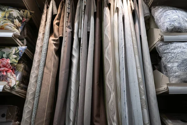 店内の生地素材 市場のカーテン — ストック写真