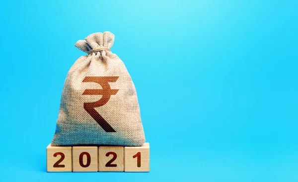 インドルピーのお金の袋とブロック2021 来年の予算計画 資金調達を収入とする 新しい10年の始まり 事業計画と開発見通し — ストック写真