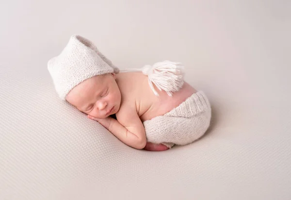 Lindo Bebé Durmiendo Dulcemente —  Fotos de Stock