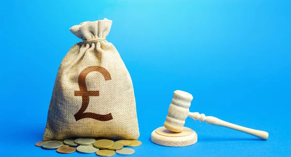 British Pound Sterling Money Bag Judge Gavel Litigation Dispute Resolution — Stock Photo, Image