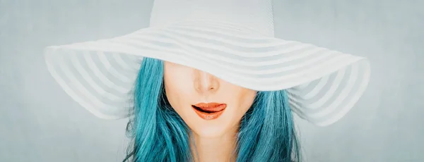 Retrato Una Mujer Bonita Sombrero —  Fotos de Stock