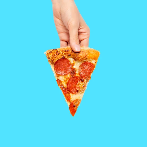 Slice Pepperoni Pizza Hand Isolated Blue Top View Peperoni Pizza — Stock Photo, Image