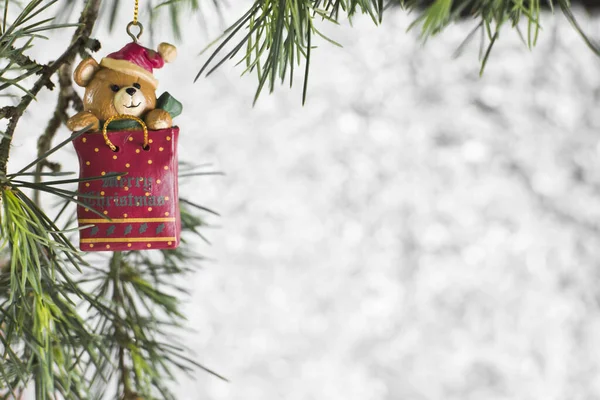Köknar Ağacında Asılı Duran Noel Oyuncağı — Stok fotoğraf