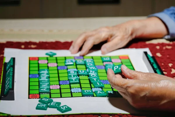Crosswords Elderly Help Improve Memory Brain — Stock Photo, Image