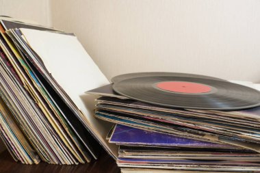 Bir sürü eski plaklar. Retro müzik kaydı