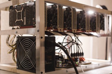 Raftaki bilgisayar aygıtları