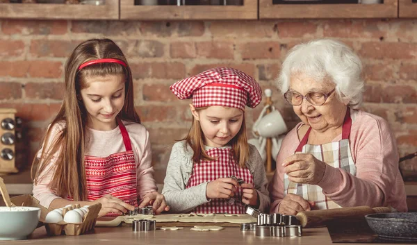 Little Granddaughters Help Granny Bake Cookies — Stock Photo, Image