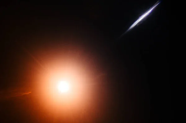 自然の太陽フレアやファーを抽象的な背景の黒の星 — ストック写真