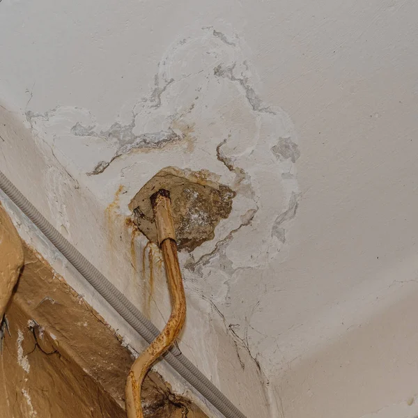 Big Wet Spots Cracks Ceiling Domestic House Room Heavy Rain — Stock Photo, Image