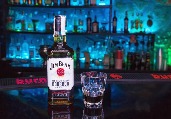 Belarus Minsk September 2017 Bottle Jim Beam Bourbon Whiskey Stands — Stock Photo, Image