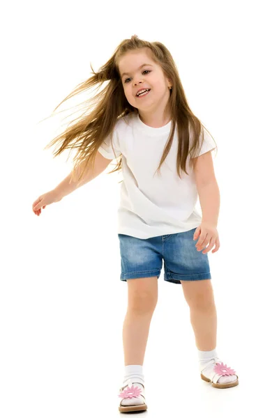 Neşeli Küçük Bir Kız Dans Ediyor — Stok fotoğraf