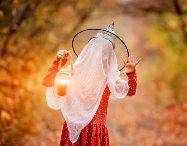 Klein Meisje Halloween Kostuum Met Kaars — Stockfoto