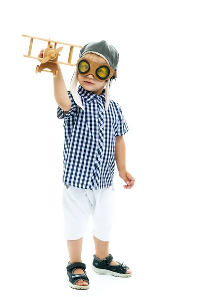 Маленький Хлопчик Грає Дерев Яним Літаком — стокове фото