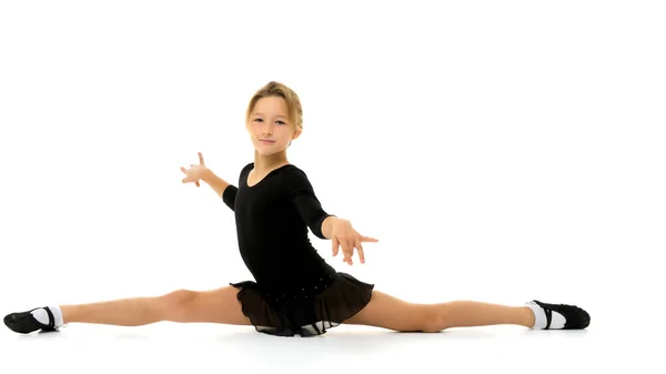苗条的女子体操运动员在做花线 儿童体育的概念 — 图库照片