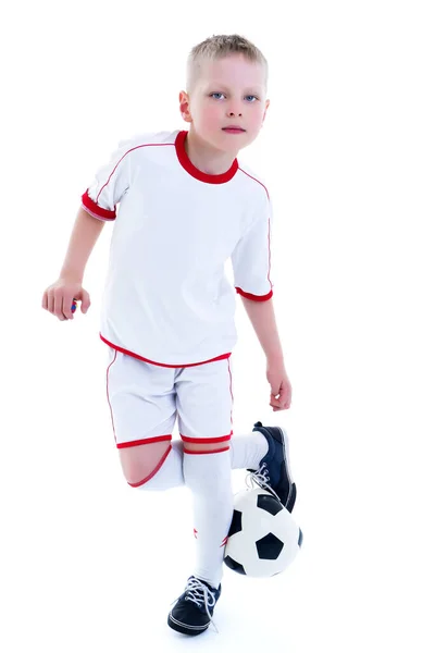 Mały Chłopiec Białej Koszulce Bawi Się Piłką — Zdjęcie stockowe