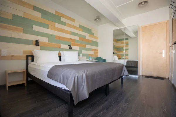 Cama Confortável Quarto Elegante Hotel — Fotografia de Stock